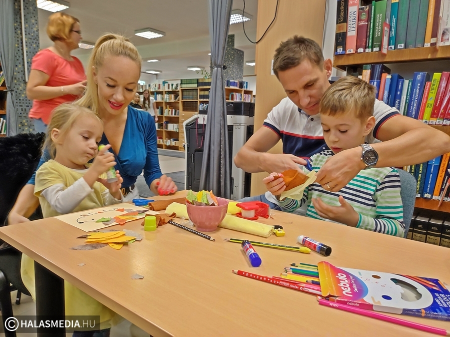 (►) Őszi kézműves délelőtt a könyvtárban