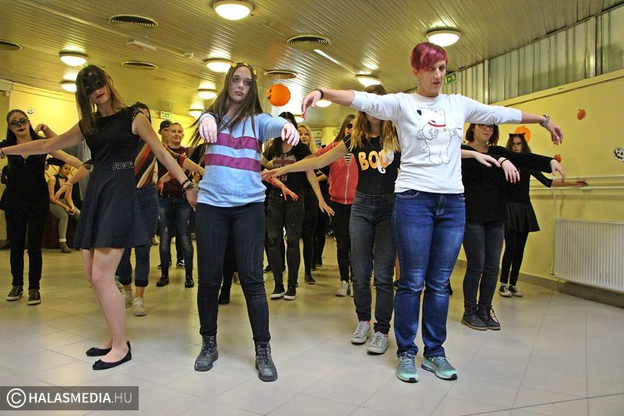 Zombik, vámpírok az iskolapadban (galéria)