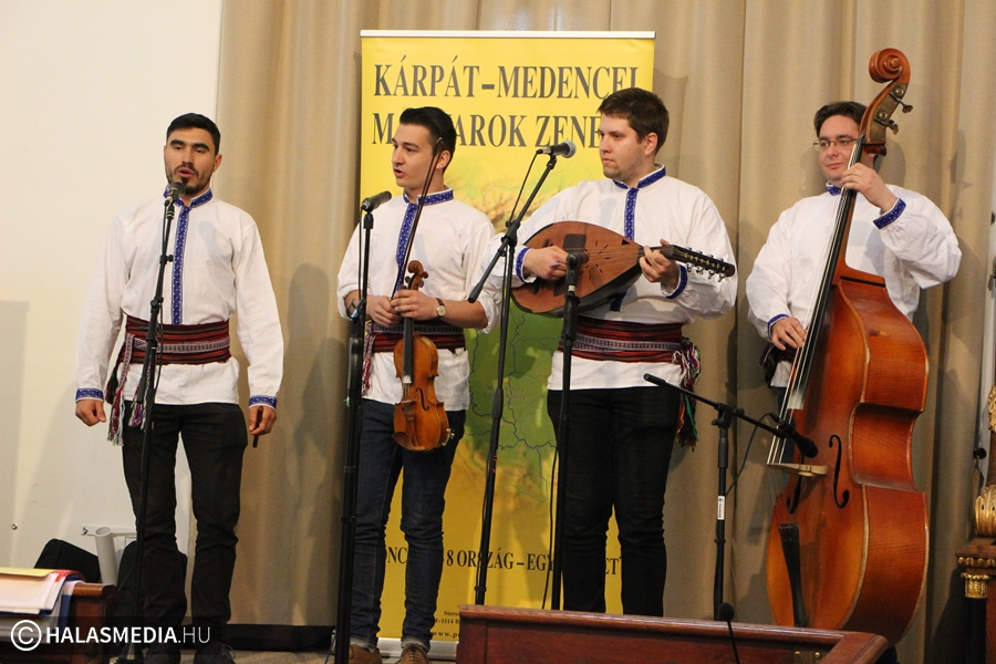Nyílt óra csángó énekkel és zenével