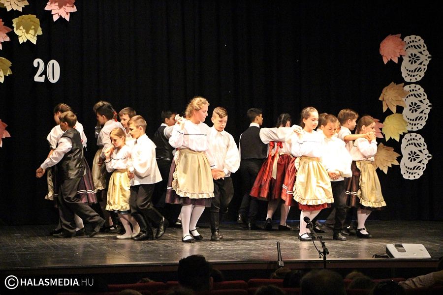 Kilenc színdarabot mutattak be