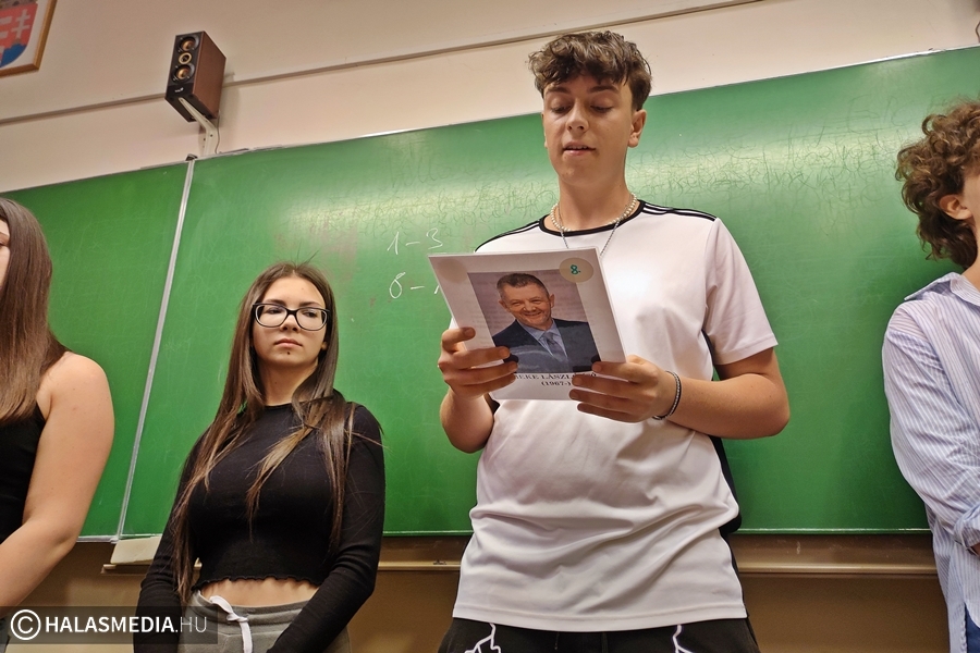 (►) Múltidézés, sziládys diákok segítségével