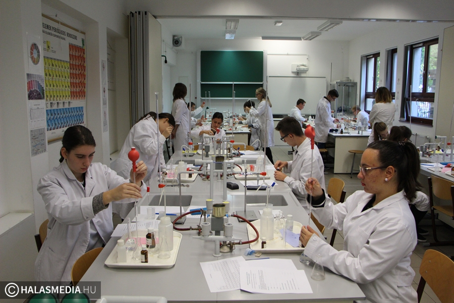 Jubiláló kémiaverseny