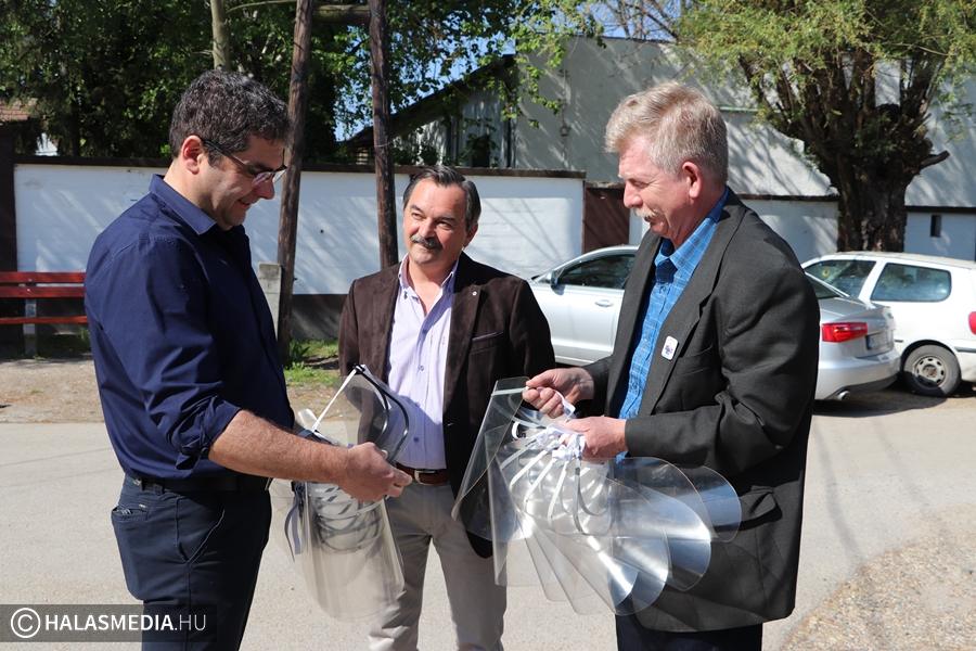 Arcpajzsokat kapott az Idősek Otthona