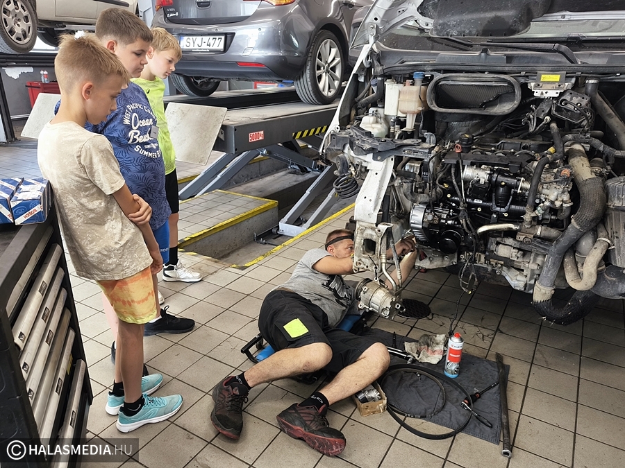 (►) Főztek, varrtak, autót szereltek a gyerekek