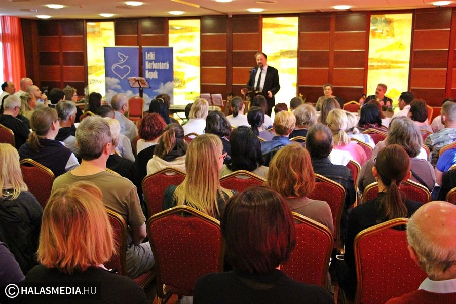 Lelkileg töltődnek két napon keresztül (galéria)