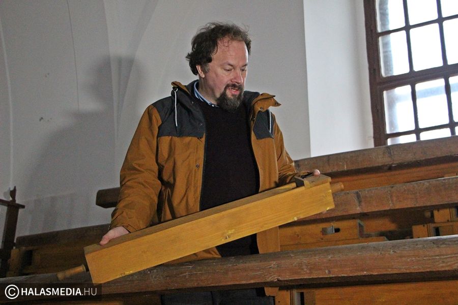 Teljesen szétszedték a református templom orgonáját