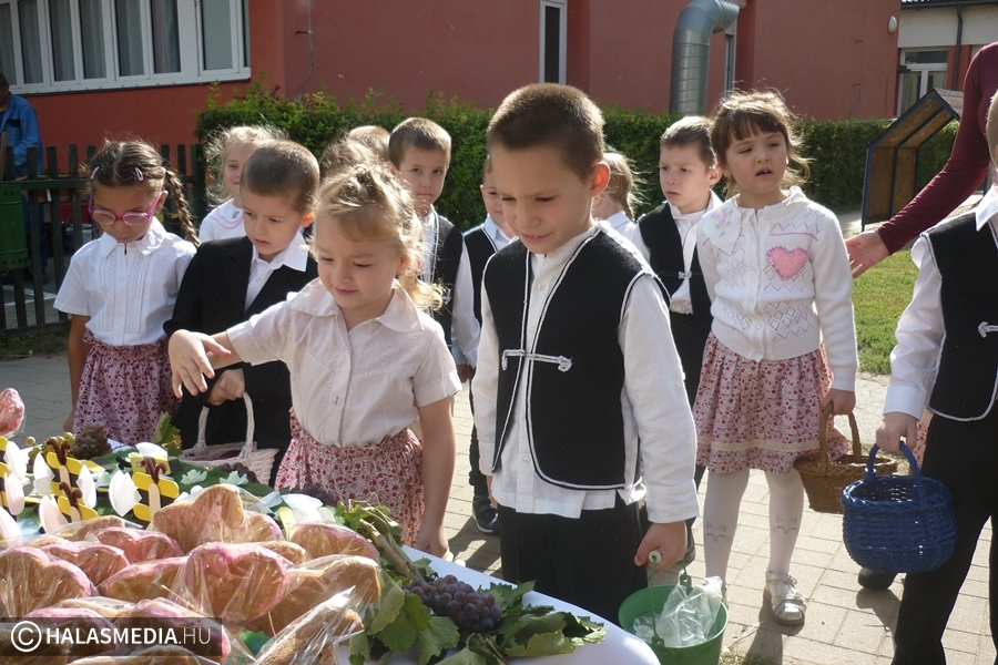 Vásár és táncmulatság a Bóbita óvodában