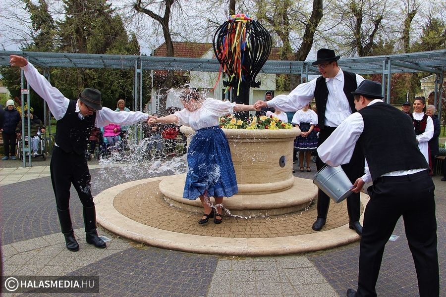 Az egész ország láthatta, hogyan locsolkodnak Halason