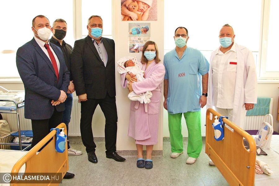 Isten hozott, Aisa! - köszöntötték az újévi babát