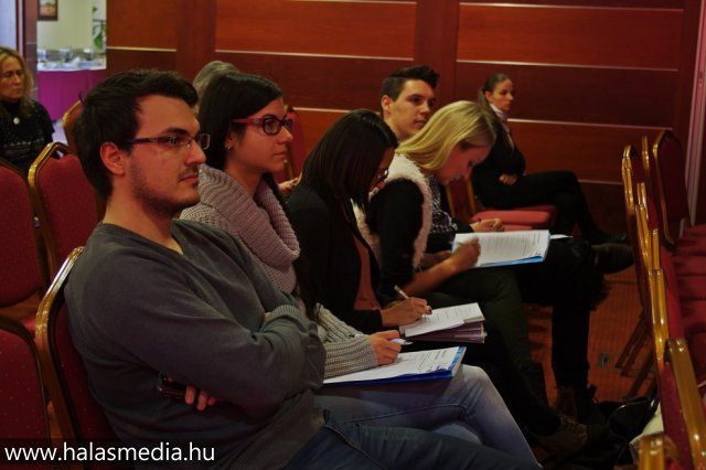 Civilekben a jövő!