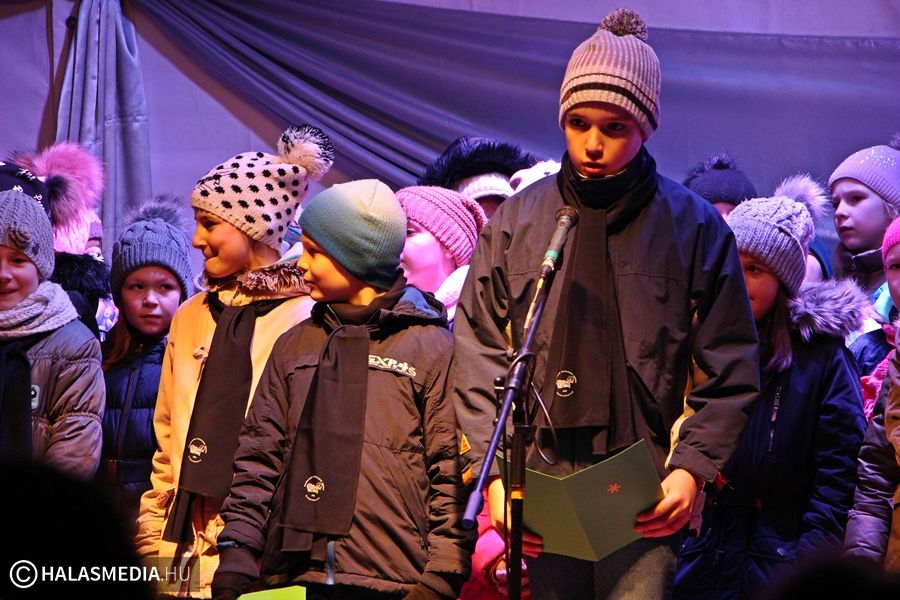 Felsővárosis diákok adventi műsora