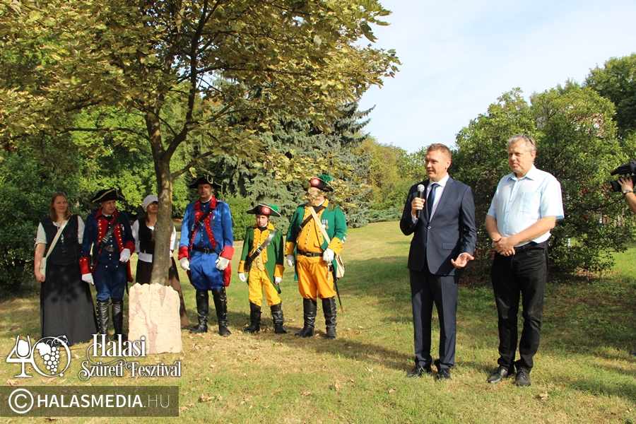 25 éves kapcsolat – emlékkövet hoztak Kronachból