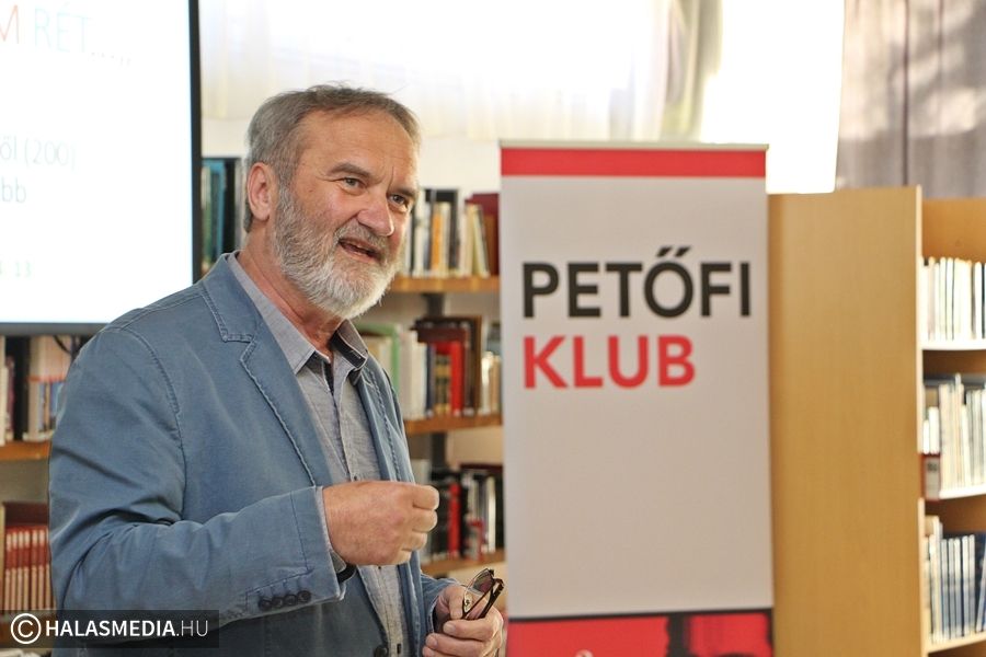 „Irodalom nélkül lehet élni, de nem érdemes”