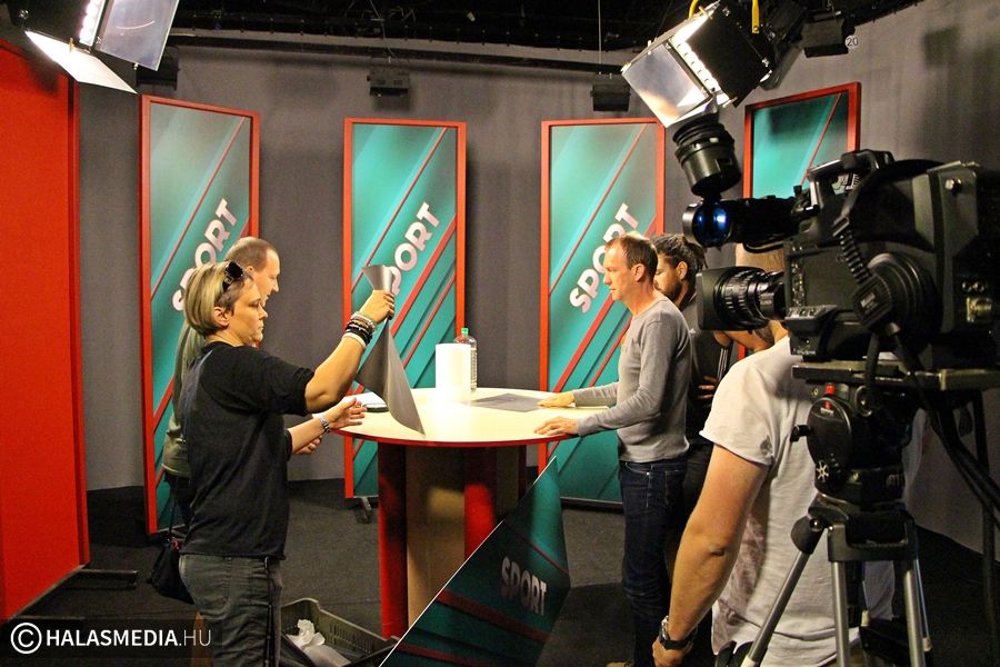 Debütált az új díszlet