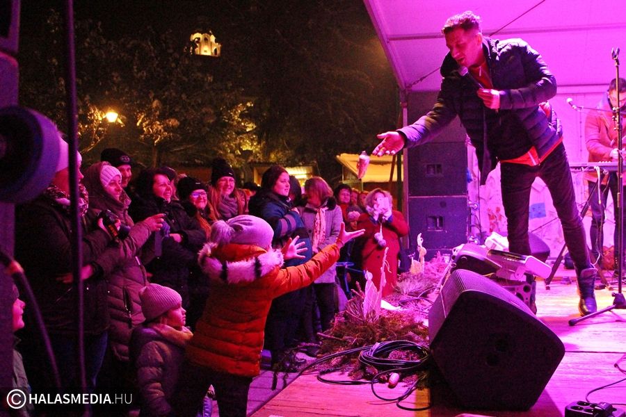 Téli fagyi és mínusz 6 fok Vastag Csaba adventi koncertjén