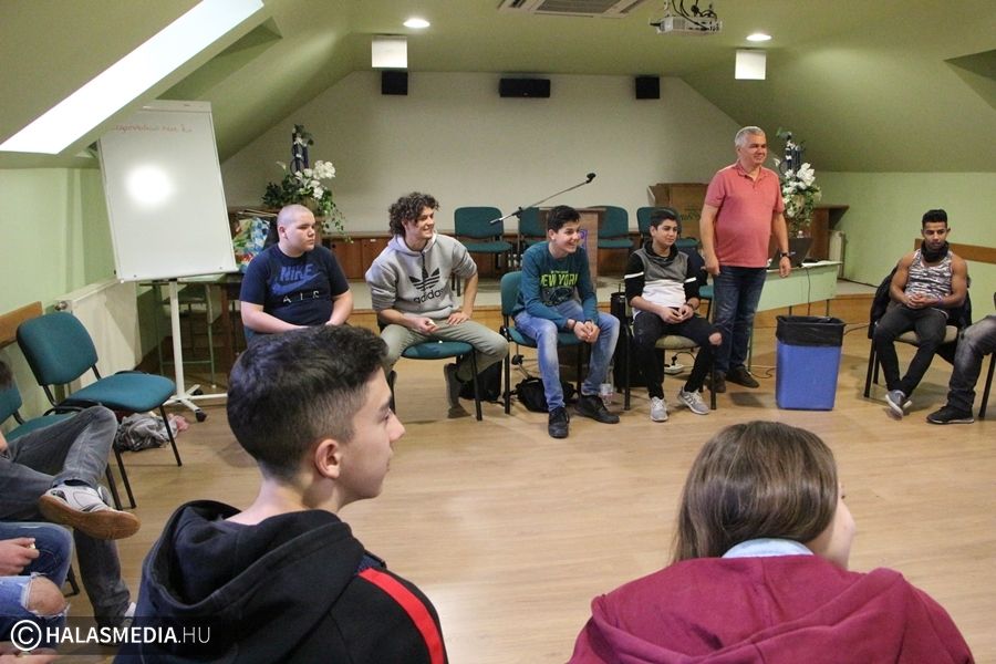 Kortárs segítőképzés középiskolásoknak