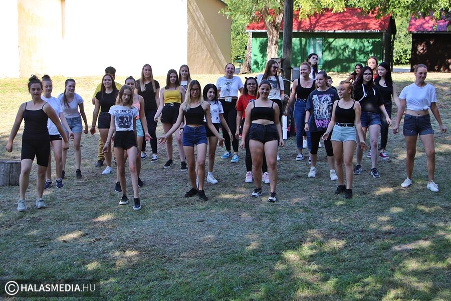 Gólyatábor egy messzi-messzi galaxisban