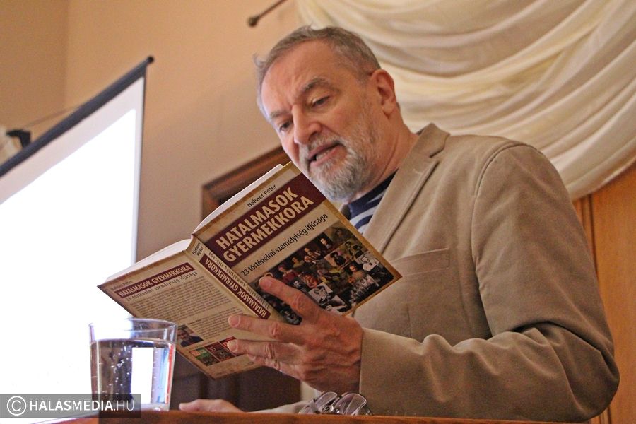 Hatalmasok gyermekkora