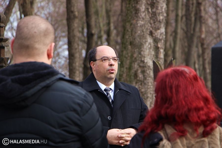 (►) A 200 éve született Gózon István sírjánál koszorúztak