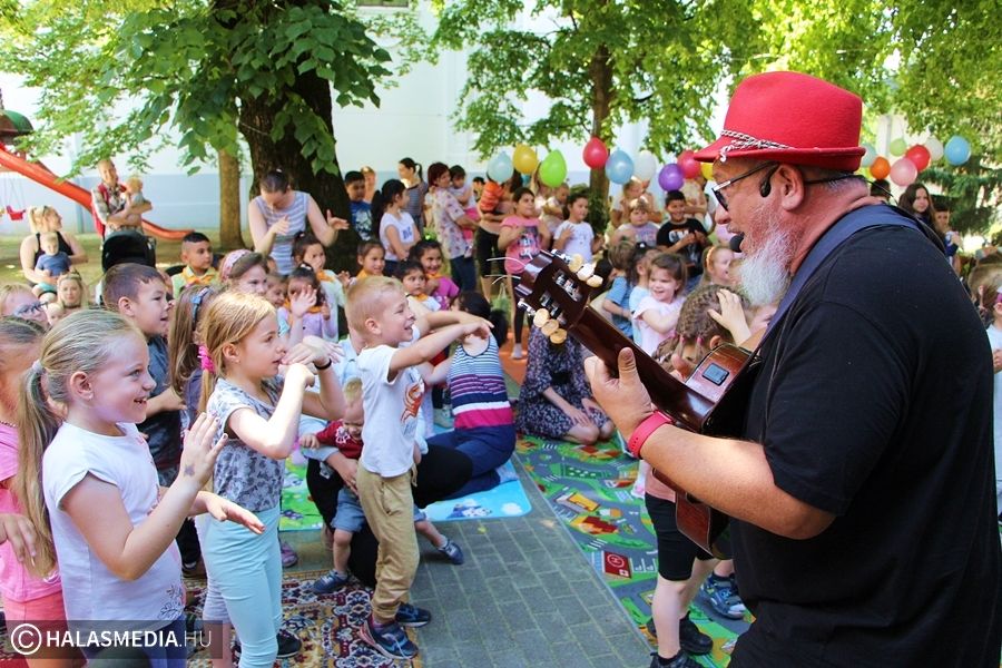 Táncba vitte a halasi gyerekeket Kalap Jakab