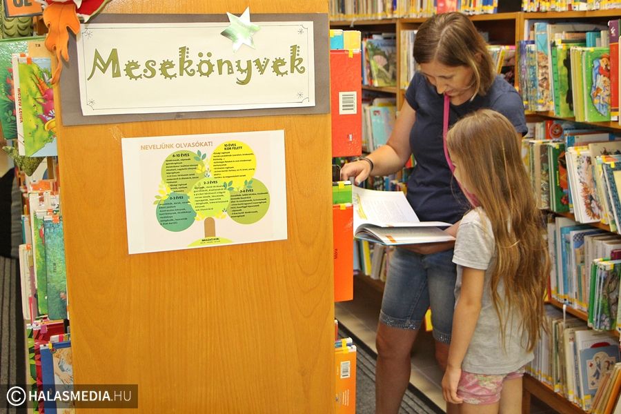 (►) Sok újdonság a halasi könyvtárban