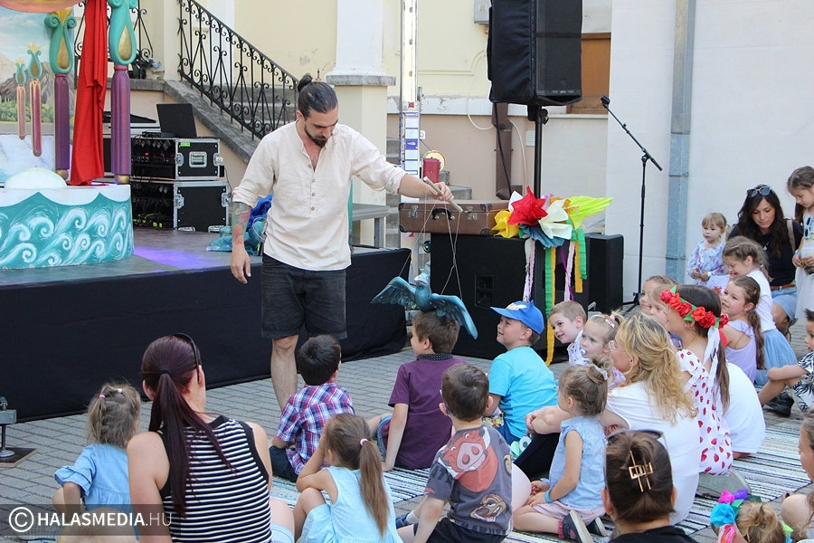 (►) Egy kalandos este a múzeumban