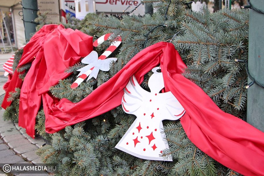 Minden készen áll az adventi téren