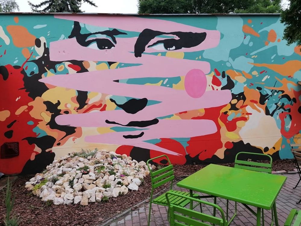 (►) Mona Lisa Halas belvárosában