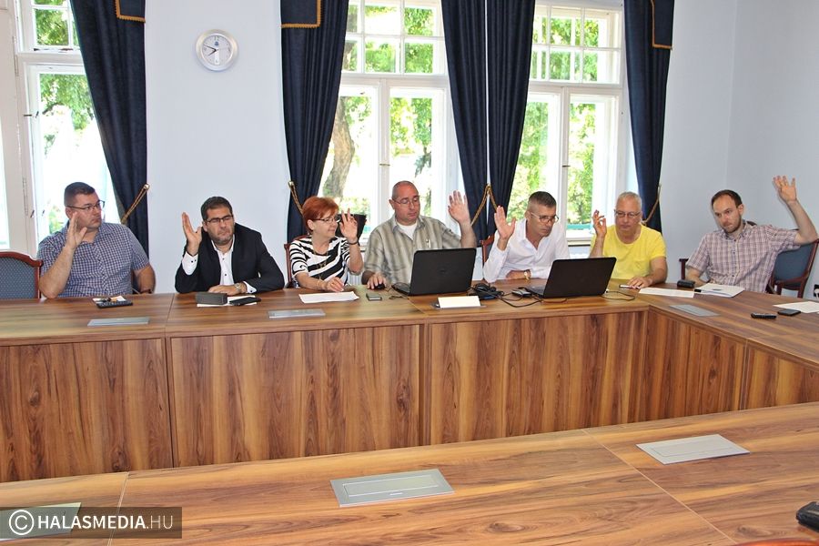 Mindent egyhangúlag szavaztak meg