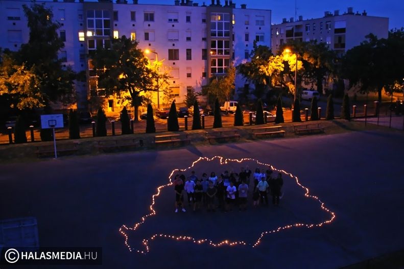 400 mécses világított (galéria)