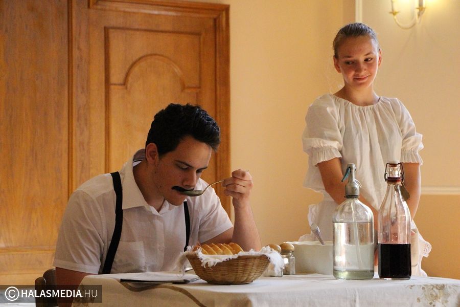 (►) Szerelem és humor diákok előadásában (galéria)