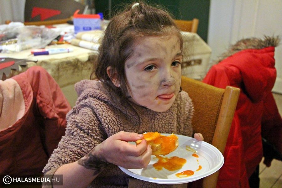 Fánkos, álarcos buli (galéria)