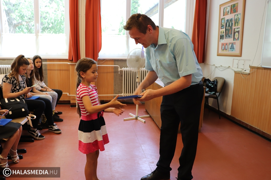 Polgármesteri gratuláció a Fazekas-iskolában