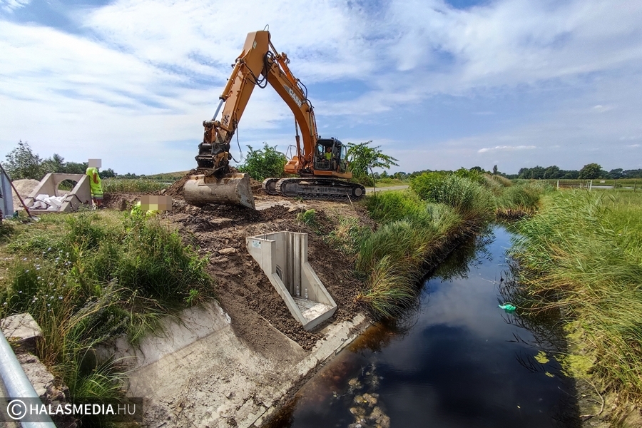 (►) Új oldalzsilipet kapott a Dong-éri-csatorna