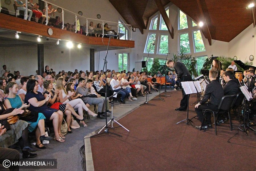 Filmslágerek halasi módra (galéria)