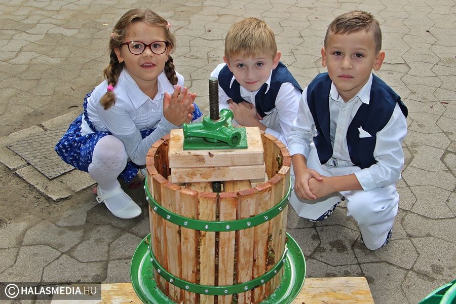 Hagyományőrző őszi mulatság a Bóbitában