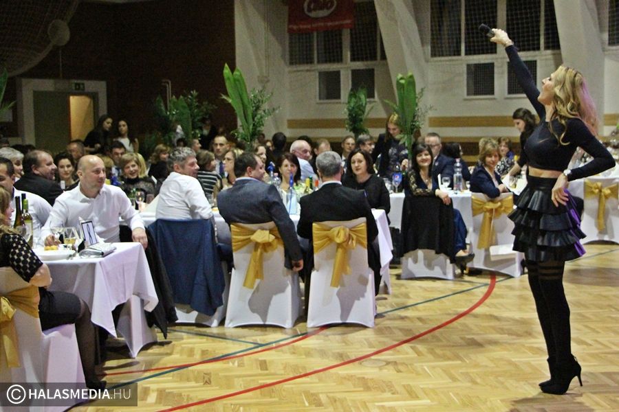 Jótékonyság, sztárfellépő, önfeledt szórakozás