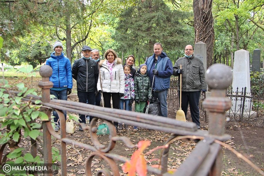 (►) Megszépítették a sírkertet