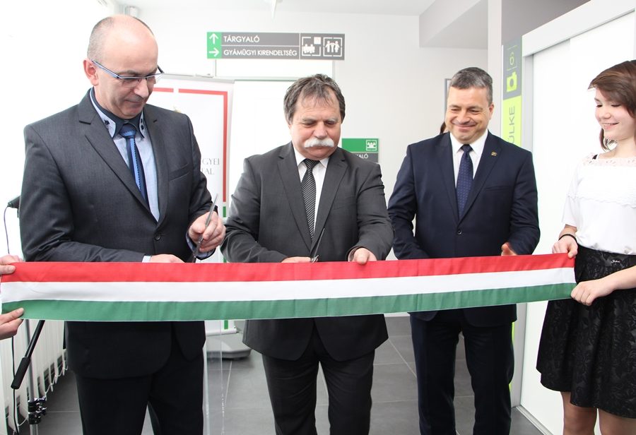 Kormányablakot avattak Kecelen (galéria)