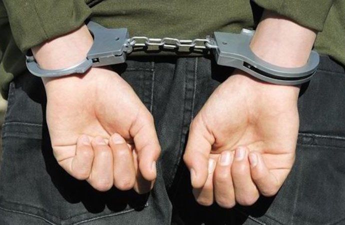 Kukákat, borogatott, buszmegállót rongált