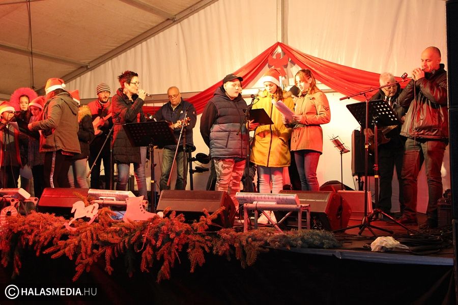 Blues Boots diákénekesekkel