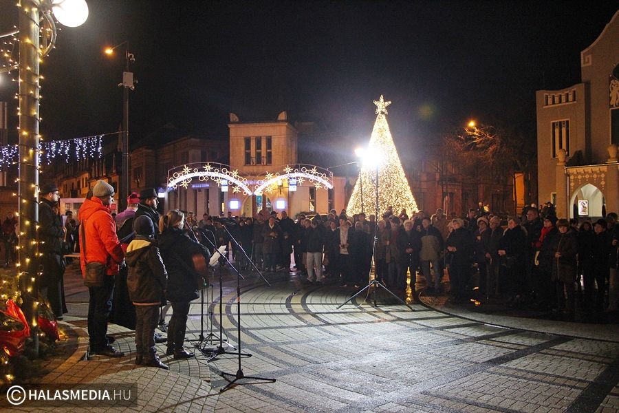 „Hanukarácsony” Halas főterén