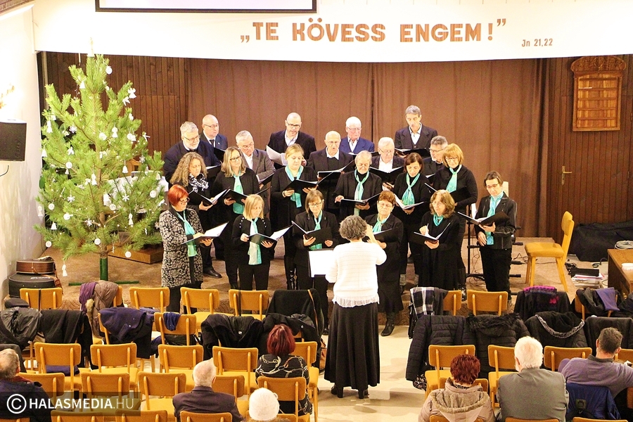 Adventi hangulat a Lorántffy Zsuzsanna Kamarakórussal