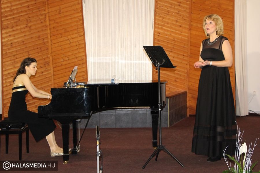 Zongora- és dalest a Baptista Imaházban