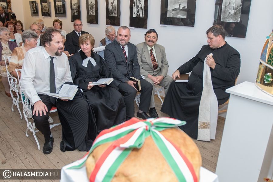 Augusztus 20 - kenyéráldás a Végh-kúriában (galéria)