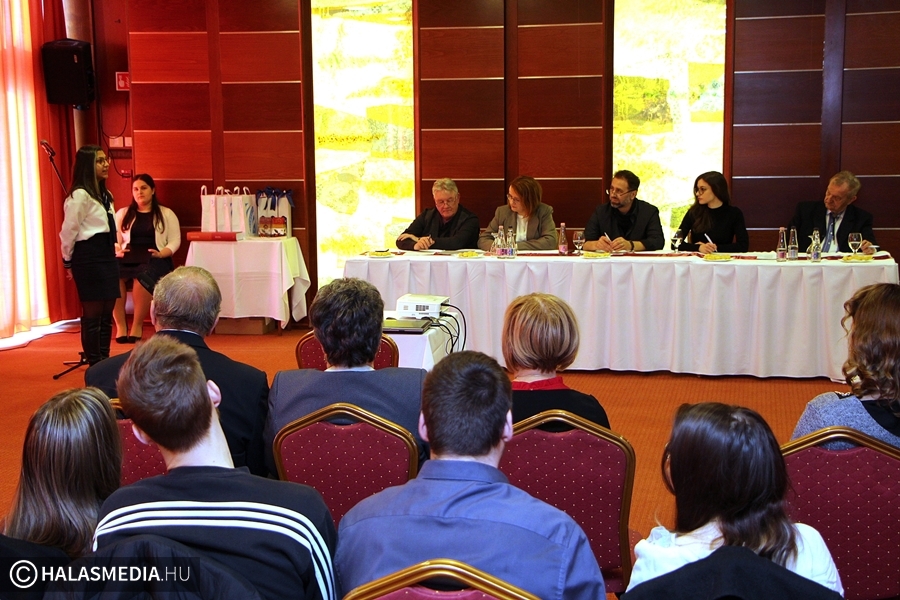 Versekkel emlékeztek Hatvani Zoltánra