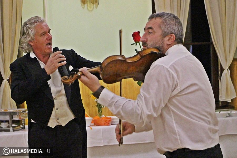 Jótékonysági bál neves fellépővel (galéria)