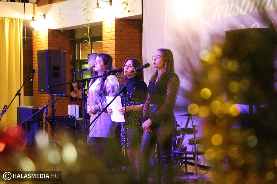 Zene, tánc, karácsonyi dekoráció a Bibóban