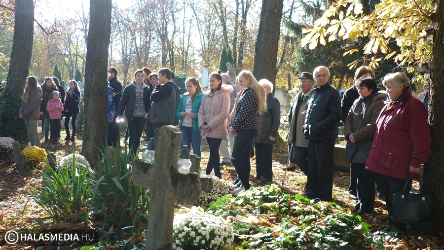 Gyertyák gyúltak az elesettekért (galéria)