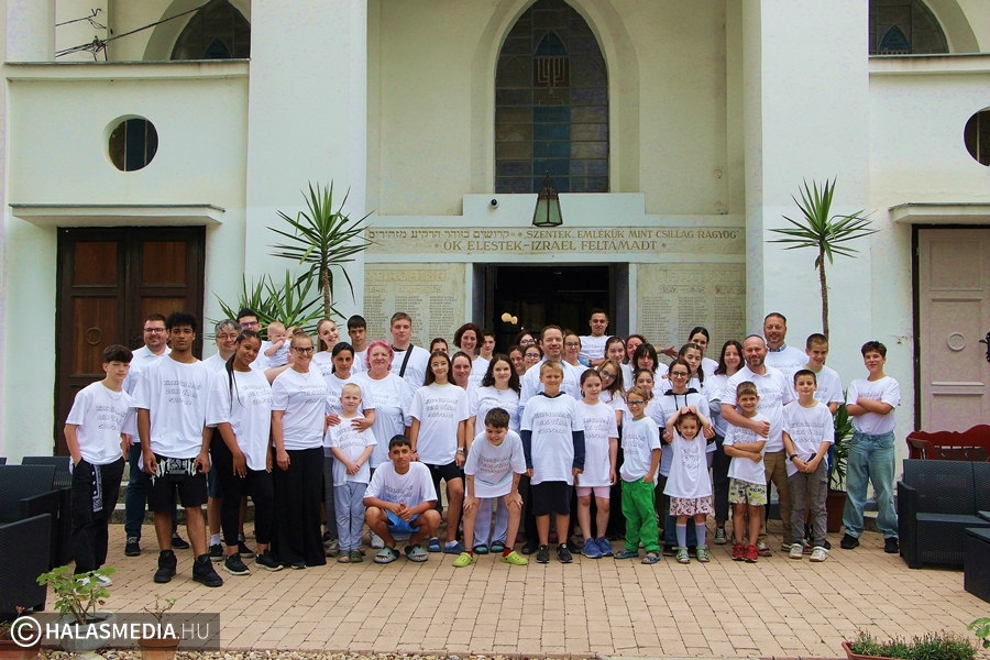 (►) Nagykövethelyettes látogatott el a halasi zsidó táborba